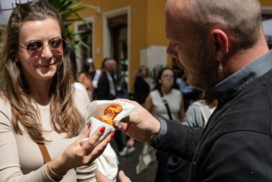 Rome: Trastevere & Campo de Fiori Street Food Walking Tour - Piazza Farnese and the walk across the Tiber