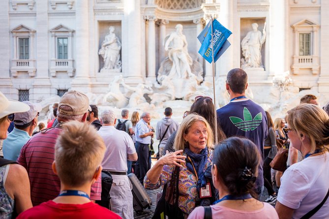Rome Walking Tour with Piazza Navona, Trevi Fountain and Pantheon - Trevi Fountain is beautiful, crowded, and not a quiet photo stop