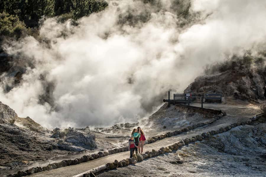 Rotorua: Hell's Gate Outdoor Mud Spa & Guided Walk - Walking into the geothermal reserve