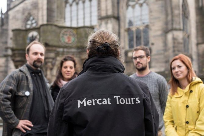 Royal Mile and Edinburgh Castle - Small Group Walking Tour - Closes, wynds, and everyday Edinburgh