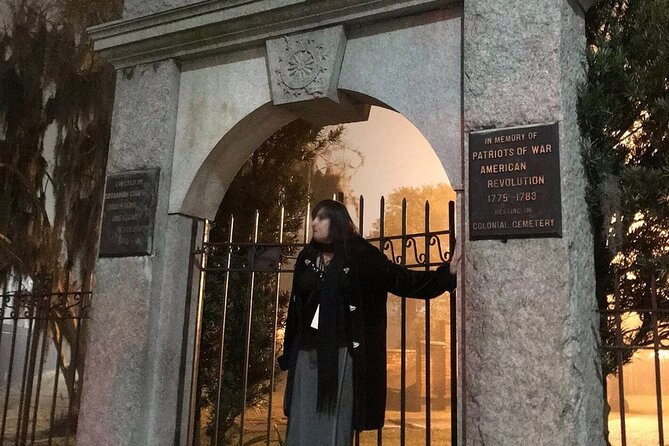 Savannah Haunted Pub Crawl Walking Tour - The Marshall House and Civil War-era stories