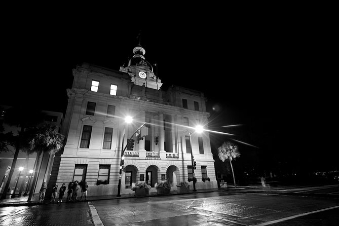 Savannah Haunted Pub Crawl Walking Tour - Group size, pacing, and how much you will walk