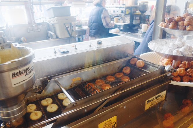 Seattle Delicious Donut Adventure & Walking Food Tour - Starting with Top Pot Doughnuts