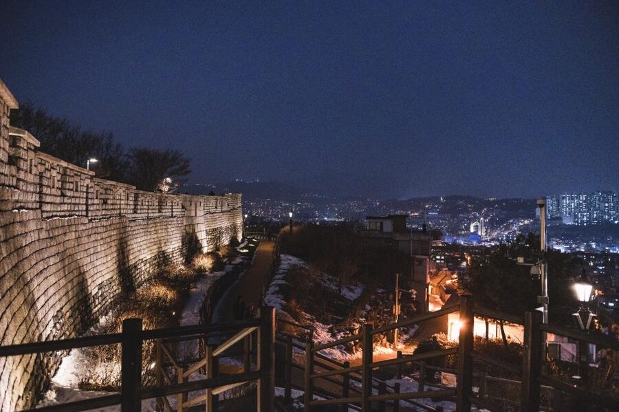 Seoul: Nighttime Hidden Gems Walking Tour - How much walking should you expect?