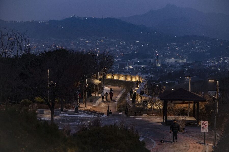 Seoul: Nighttime Hidden Gems Walking Tour - Who should book this Seoul night walk?