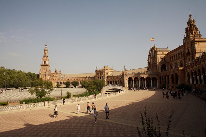 Seville Private Walking Tour with Alcazar & Cathedral Tickets - Santa Cruz, from Jewish quarter to romantic maze