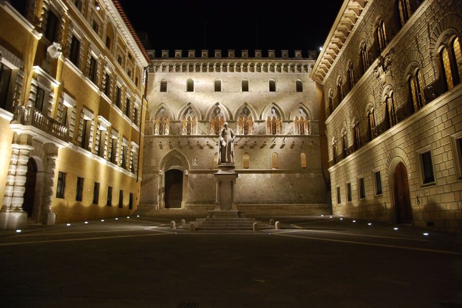 Siena: Walking Tour and Skip-the-Line Duomo Tickets - Walking through Siena’s medieval center