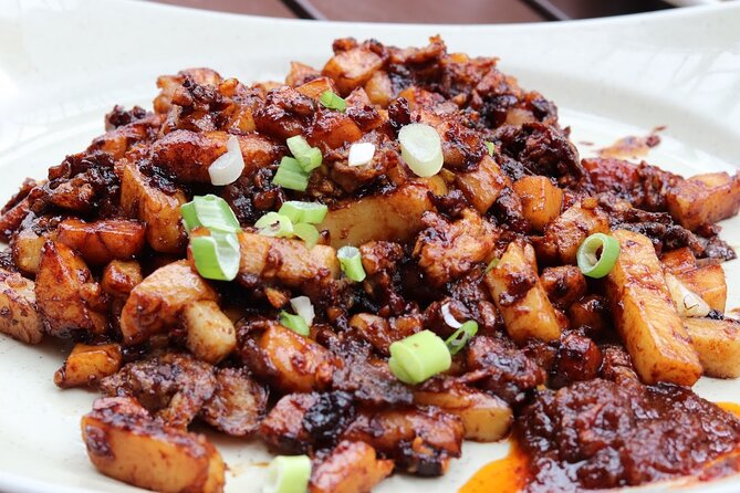 Singapore: Chinatown Hawker Market Food Tour with 7 Food Tastings - Temples, shophouses, and Ann Siang Hill