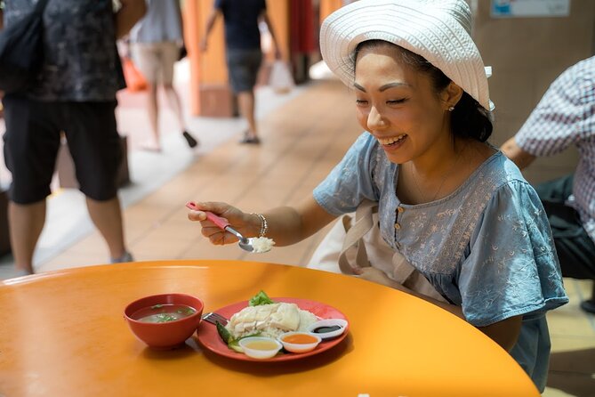 Singapore: Chinatown Hawker Market Food Tour with 7 Food Tastings - The guides make the biggest difference