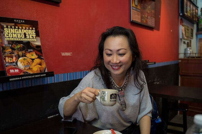 Singapore: Chinatown Hawker Market Food Tour with 7 Food Tastings - How much food do you really get for $146?