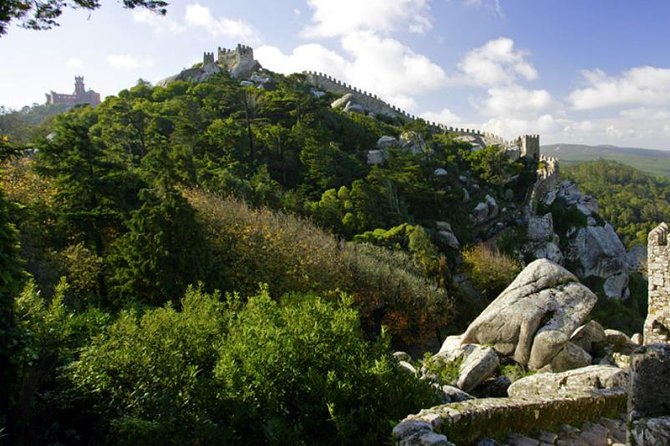 Sintra & Cascais Day Tour with Pena Palace Entry and Gardens Walk - What guides add to the day
