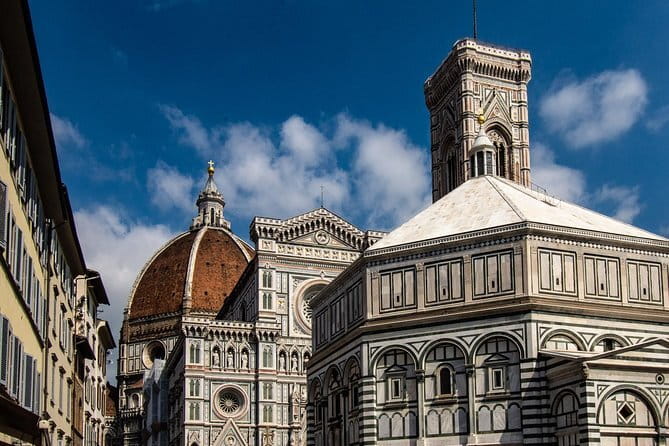Skip-the-Line Florence Highlights and David Walking Tour - Palazzo Strozzi and Via de’ Tornabuoni