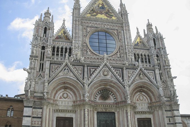 Skip the Line: Siena Duomo and City Walking Tour - Piazza Salimbeni and Siena’s old banking power
