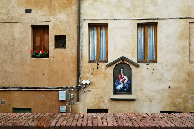 Skip the Line: Siena Duomo and City Walking Tour - How the guides shape the experience