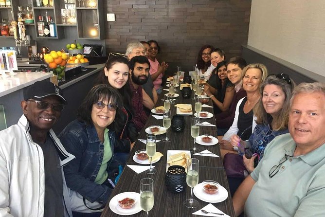 Southern Flavors Food, Pub Crawl, and History Walking Tour - The guide can make or break the afternoon