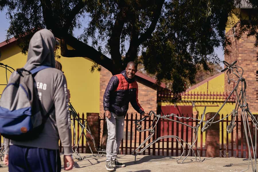 Soweto: Walking Tour with a Local Guide and Lunch - Local lunch on Vilakazi Street