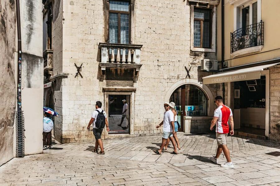 Split: Diocletian Palace & Old Town Guided Walking Tour - Private Chambers, Cellars, and the Palace as a Neighborhood