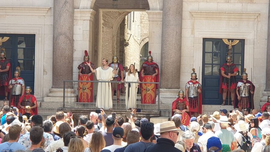 Split: History and Heritage Walking Tour - Choosing your language and guide