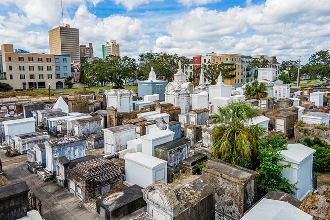 St. Louis Cemetery No. 1 Official Walking Tour - What the walking is really like