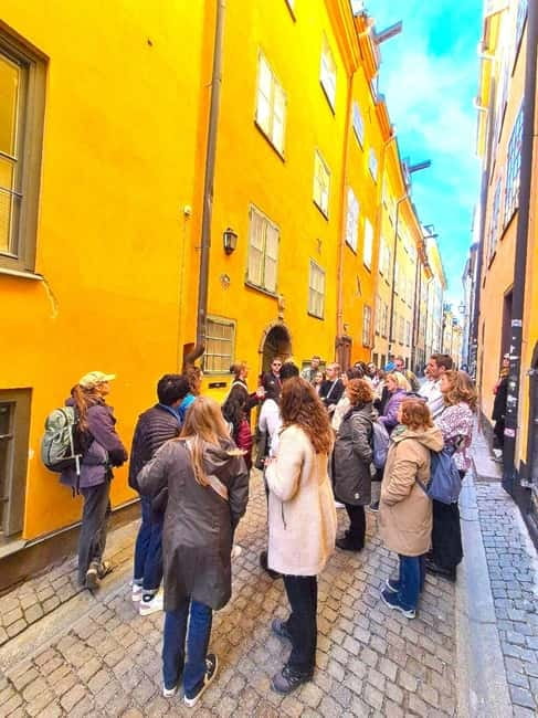 Stockholm Gamla Stan: Old Town Walking Tour with Local Guide - Entering Gamla Stan through its medieval streets