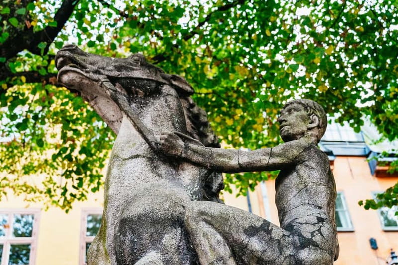 Stockholm: Ghost Walk and Historical Tour - The 90-minute pace and walking conditions