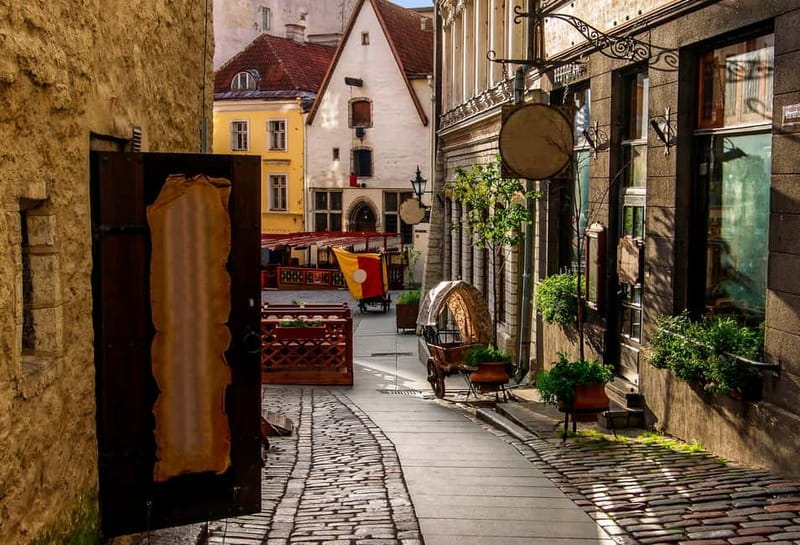 Tallinn: Guided Old Town Historical Walking Tour - Key points at a glance