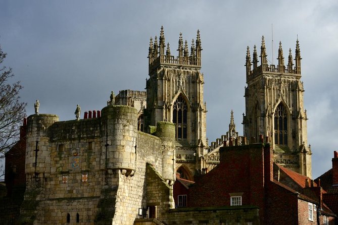 The Best of York on Foot in a Small Group - Stonegate and York’s snickelways