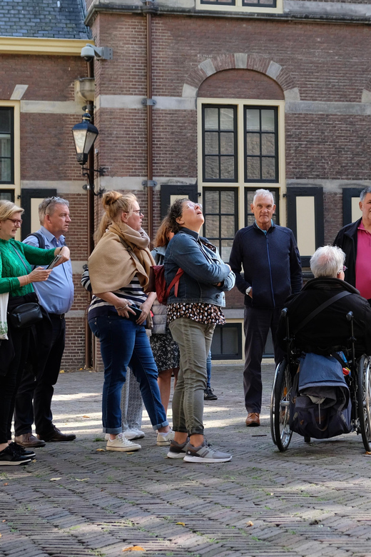 The Hague: City Walking Tour - Meeting Willem I Near the Binnenhof