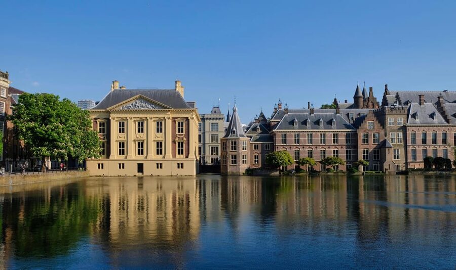 The Hague: City Walking Tour - The Hofvijver and The Hague’s Classic View