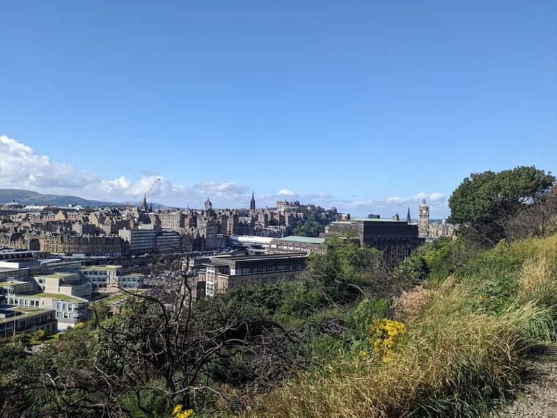 The Must-Sees of Edinburgh: Small Group Walking Tour in French - Why start on Calton Hill?