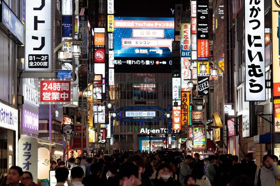 Tokyo: Dark Side of Tokyo Shinjuku Red Light Walking Tour - Golden Gai and its tiny bars
