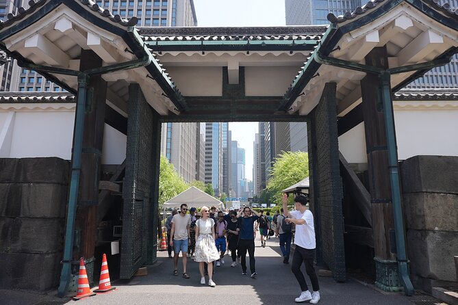 Tokyo: Imperial Palace and Shogun Historical Walking Tour - Ninomaru Garden and the quieter side of the tour