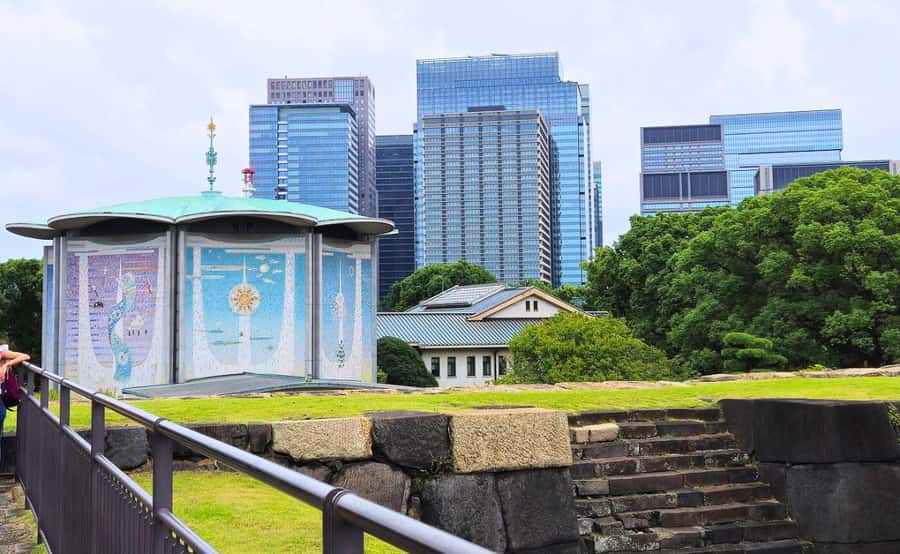 Tokyo: Imperial Palace Japanese History Walking Tour - Otemon Gate and the castle grounds