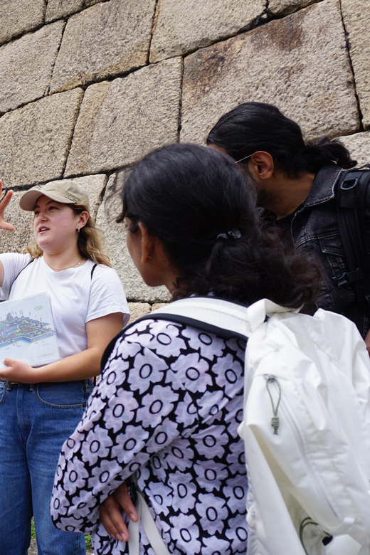 Tokyo: Imperial Palace Japanese History Walking Tour - The guides make the difference