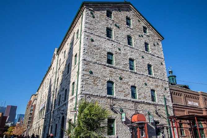 Toronto Distillery District Walking Tour - What the guides do well