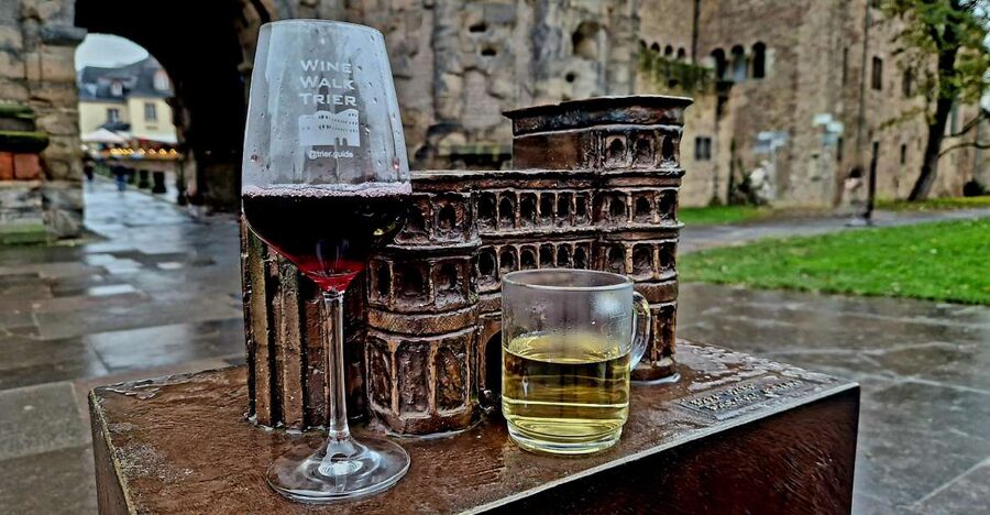 Trier: Guided City Walk with Wine Tasting - Meeting Simon beside the city model