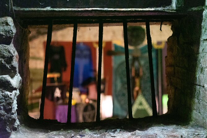 Underground Vaults Walking Tour in Edinburgh Old Town - Descending beneath South Bridge