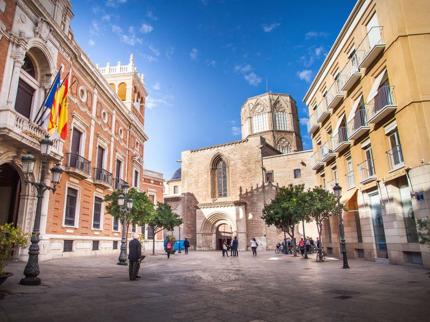 Valencia: Essentials and World Heritages Sites Walking Tour - Starting at Estación del Norte and finding the old center