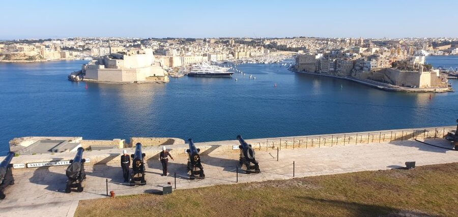 Valletta: City Walking Tour in a Small Group - How the guides shape the experience