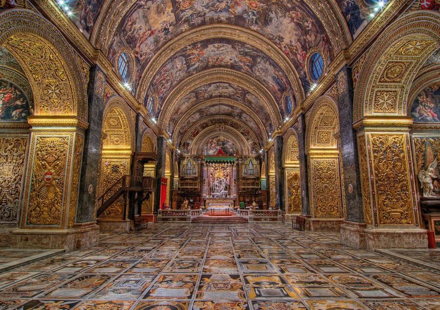 Valletta: Guided Walking Tour with Optional Cathedral Tour - Walking through the Knights’ city