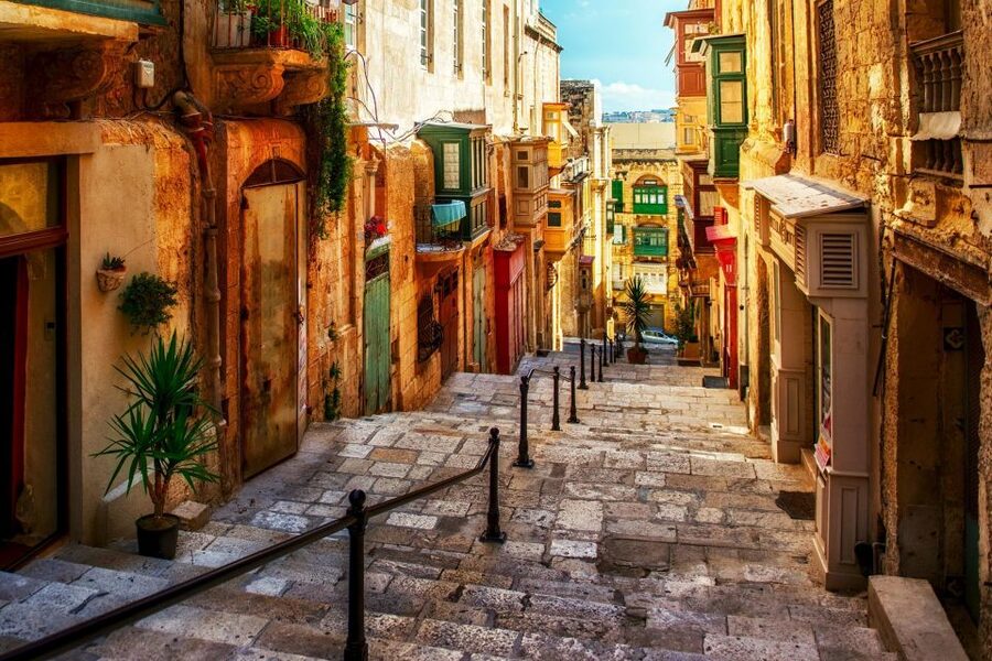 Valletta: Guided Walking Tour with Optional Cathedral Tour - Pickup, timing, and the meeting-point problem