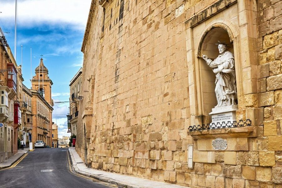 Valletta: Self-Guided Historical Walking Tour (Audio Guide) - Fort Saint Elmo tells the military story