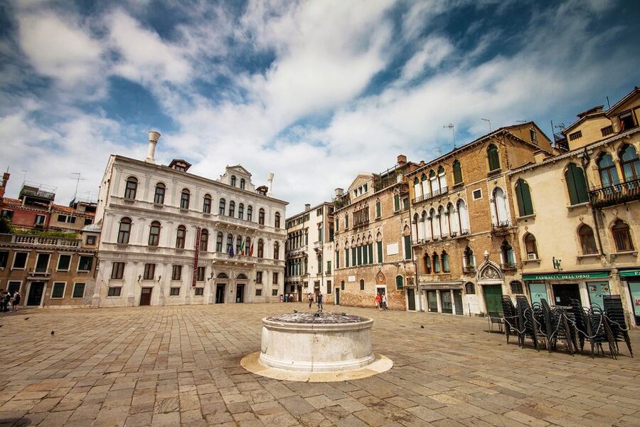 Venice: Morning Walking Tour - The pace, group size, and headsets