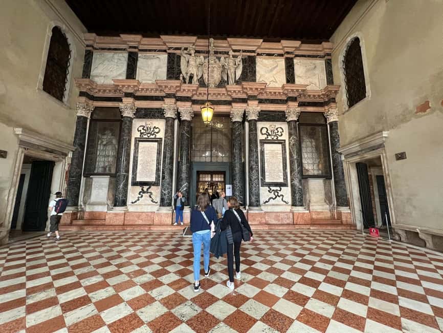 Venice: Private Walking Tour with a Local - A Venice walk without a fixed script