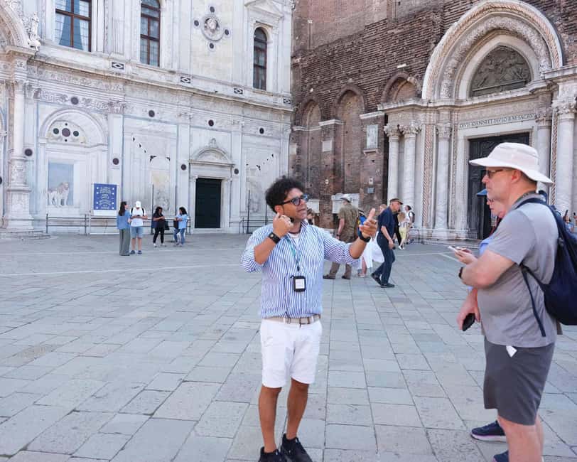 Venice: San Marco to Rialto Walk & Spritz Like a Local - Santi Giovanni e Paolo and Venice away from the crowds