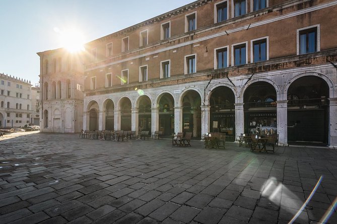 Venice: San Marco to Rialto Walking Tour & Spritz Like a Local - The spritz break at a local bacaro