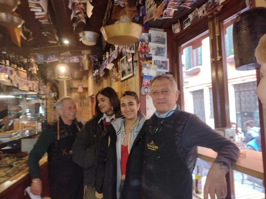 Venice: Sunset Walking Tour with Food and Wine Tastings - Key points at a glance