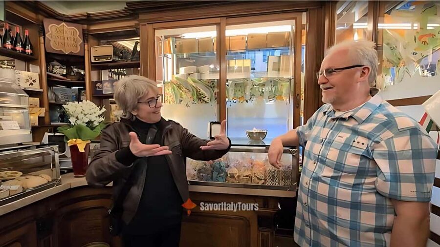 Venice: Sunset Walking Tour with Food and Wine Tastings - The guide makes or breaks the evening