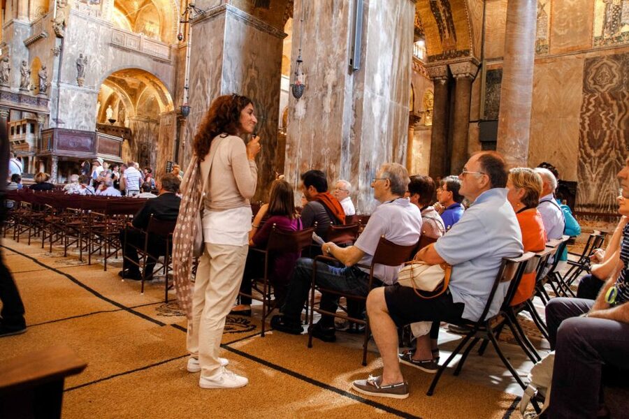Venice: Walking tour, Doge Palace, & St. Mark's Basilica - Walking through the Mercerie and S. Maria Formosa