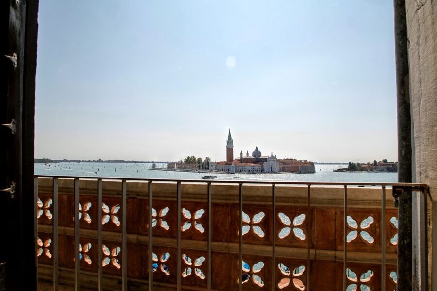 Venice: Walking tour, Doge Palace, & St. Mark's Basilica - Practical tips for a smoother visit